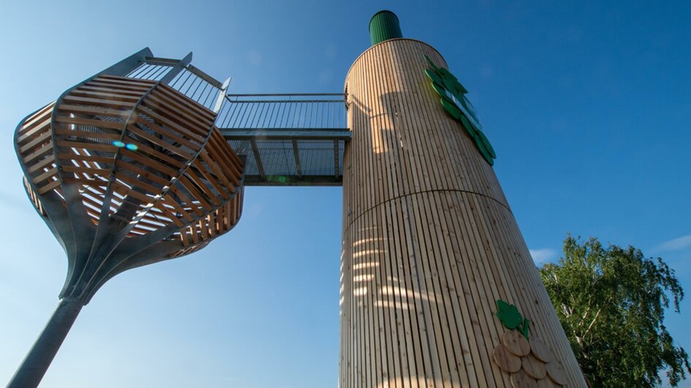 Größte Weinflasche Therme Loipersdorf von unten